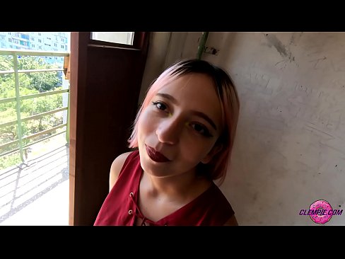 ❤️ Ikasle sentsuak arrotz bat zurrupatzen du kanpoaldean - Cum On His Face ❤ Porno ederra pornoan eu.sex-porntube.ru ❌️❤